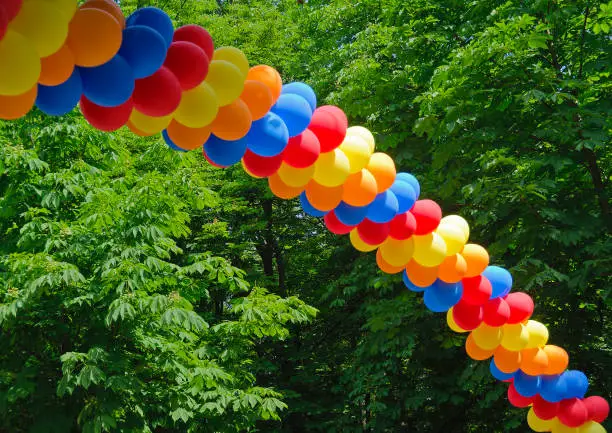 arch made from colorful balloons picture id875169154