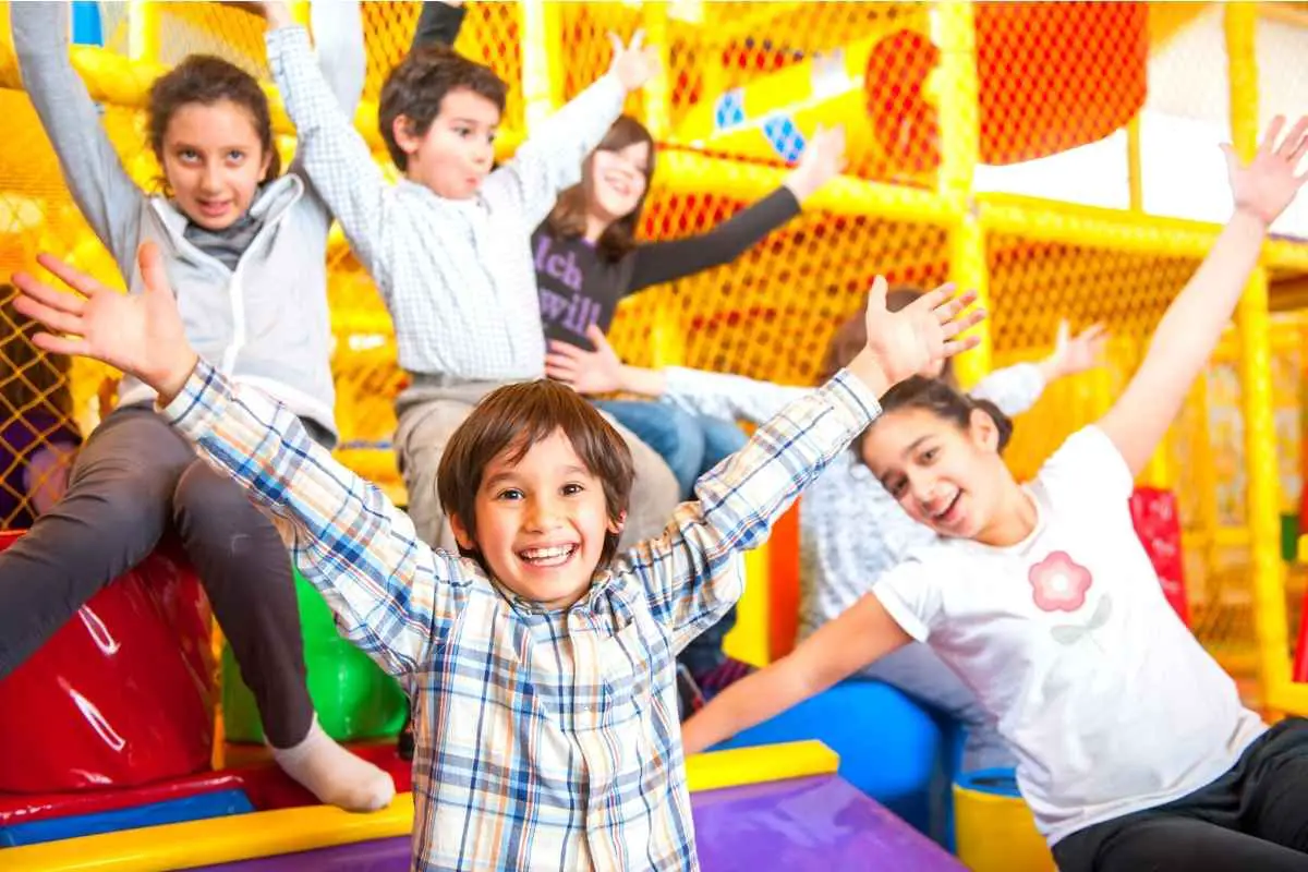 6 Thrilling Bounce House Games For A Kids' Party