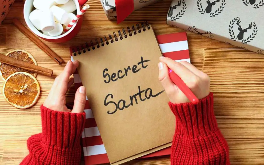26 Secret Santa Notes That Ho-Ho-Hook You In!
